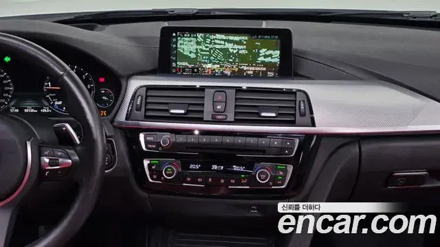BMW 3 Series 2018 — Şəkil 19/33