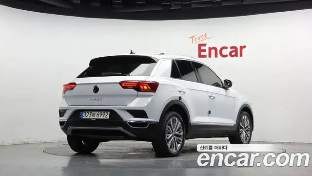 Volkswagen T-Roc 2021 — Фото 2/20