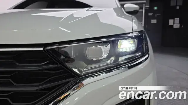 Volkswagen T-Roc 2021 — Şəkil 31/33
