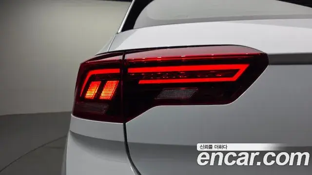 Volkswagen T-Roc 2021 — Şəkil 17/33