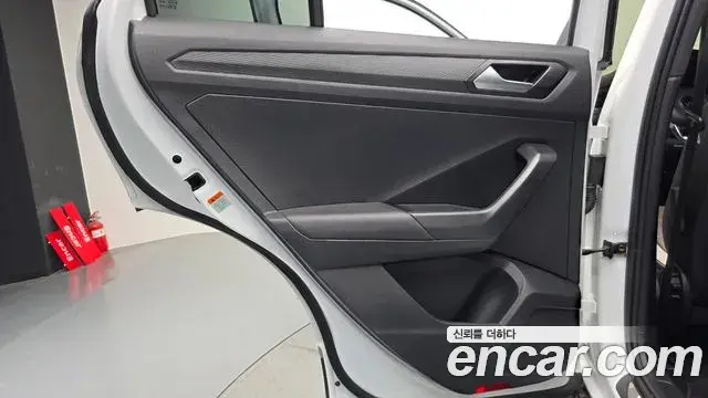 Volkswagen T-Roc 2021 — Şəkil 29/33