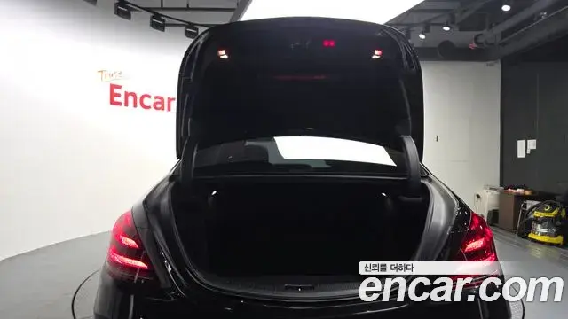 Mercedes-Benz S-Class 2020 — Photo 19/20