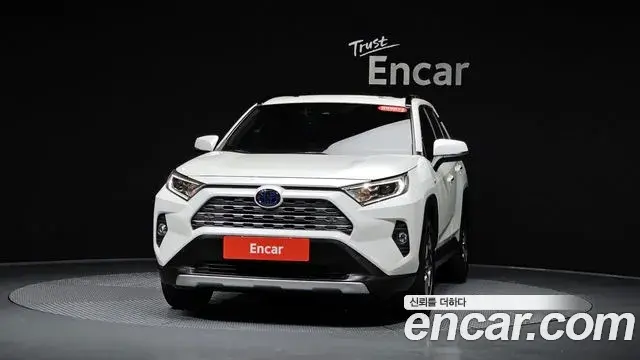 Toyota RAV4 2019 — Фото 3/20