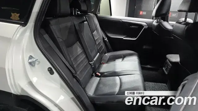 Toyota RAV4 2019 — Фото 11/20