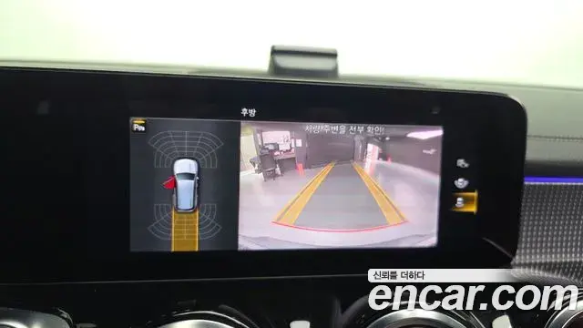 Mercedes-Benz EQB 2023 — Photo 29/31
