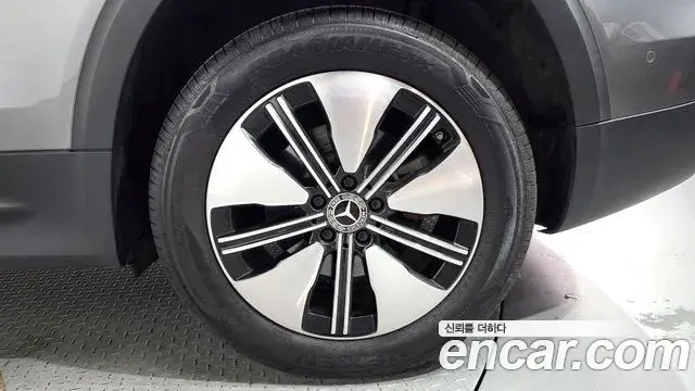 Mercedes-Benz EQB 2023 — Photo 8/31