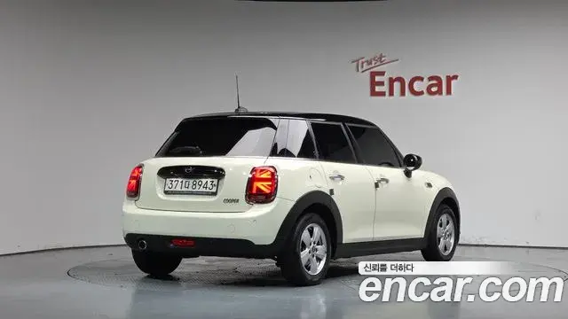 Mini Cooper 2020 — Photo 2/20