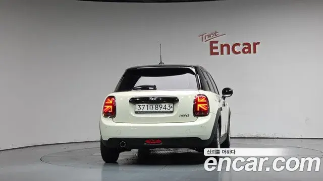 Mini Cooper 2020 — Photo 4/20