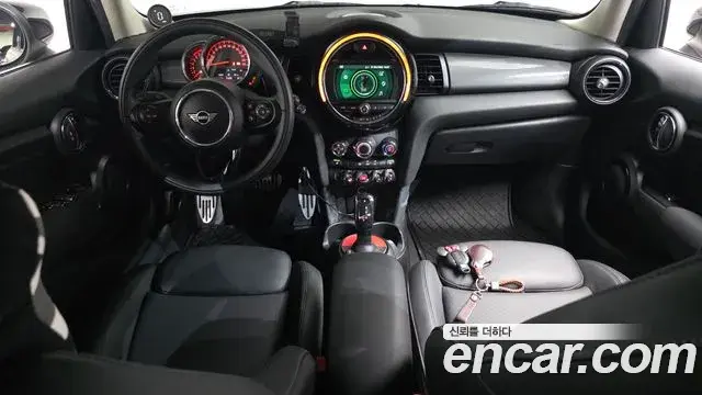 Mini Cooper 2020 — Photo 7/20