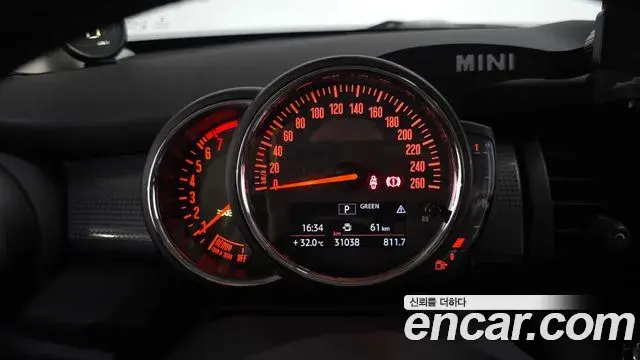 Mini Cooper 2020 — Photo 8/20