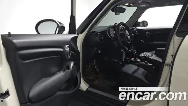Mini Cooper 2020 — Photo 10/20