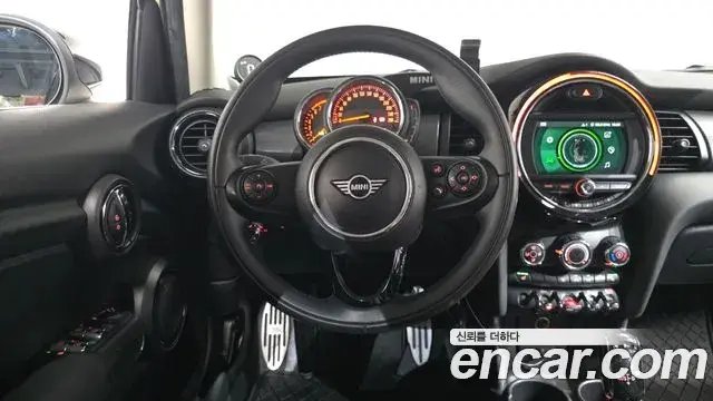 Mini Cooper 2020 — Photo 13/20