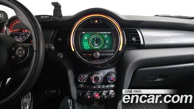 Mini Cooper 2020 — Photo 14/20