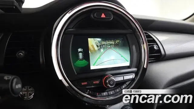 Mini Cooper 2020 — Photo 15/20