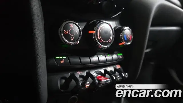 Mini Cooper 2020 — Photo 17/20