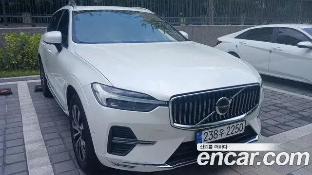 Volvo XC60 2023 — Фото 10/20