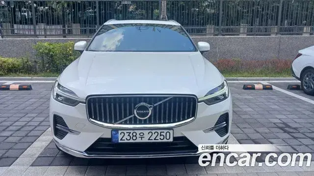 Volvo XC60 2023 — Фото 2/20