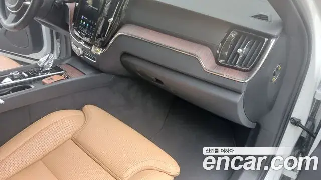 Volvo XC60 2023 — Фото 15/20
