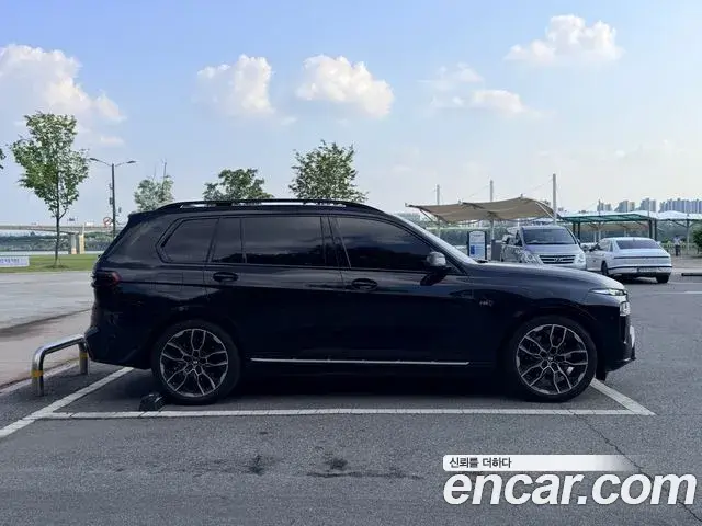 BMW X7 2025 — Photo 18/20