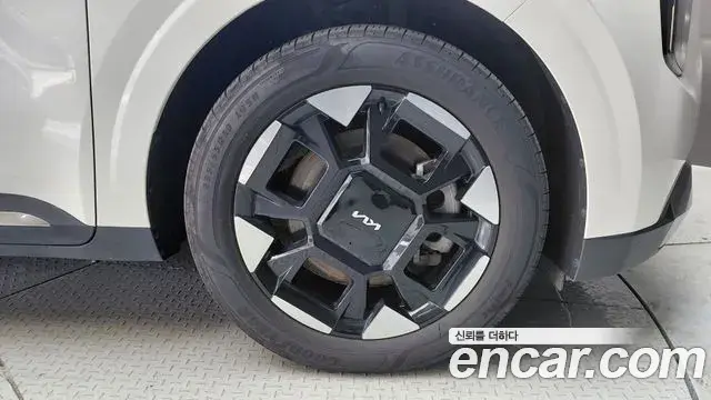 Kia Carnival 2024 — Şəkil 26/30