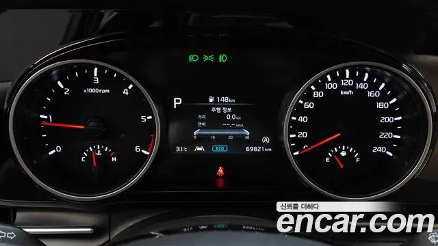 Kia Carnival 2021 — Фото 8/20