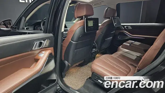 BMW X7 2021 — Фото 12/20