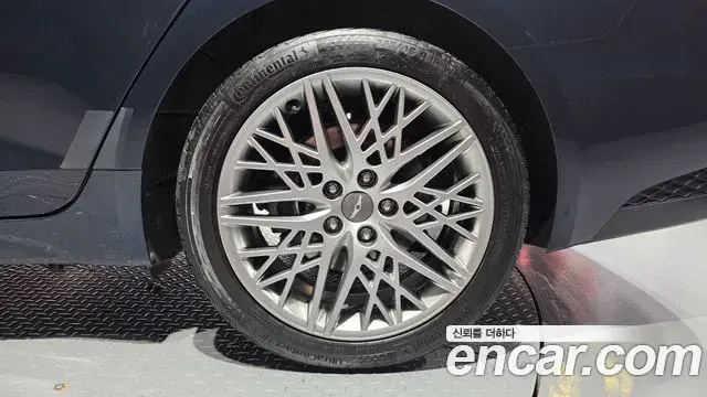 Genesis G70 2021 — Şəkil 28/30