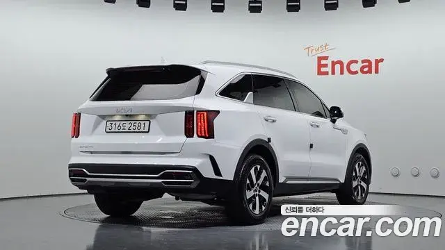 Kia Sorento 2023 — Фото 2/20