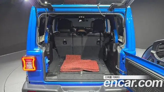 Jeep Wrangler 2021 — Фото 20/20