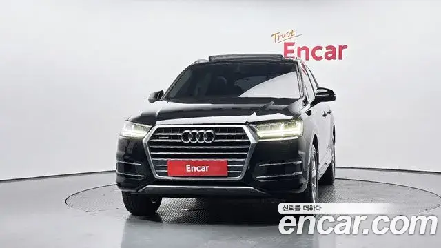 Audi Q7 2019 — Фото 3/20