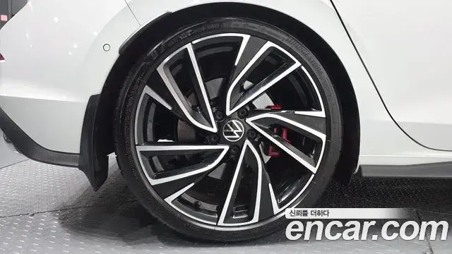 Volkswagen Golf 2024 — ფოტო 20/33