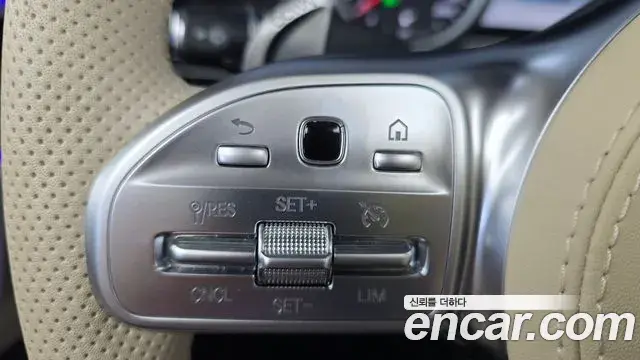 Mercedes-Benz E-Class 2018 — Фото 18/20