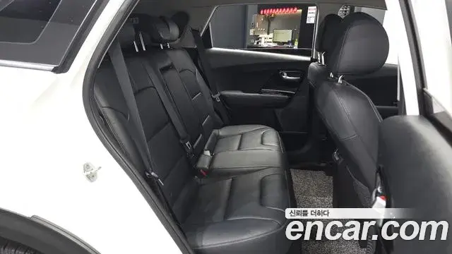Kia Niro 2020 — Şəkil 12/20