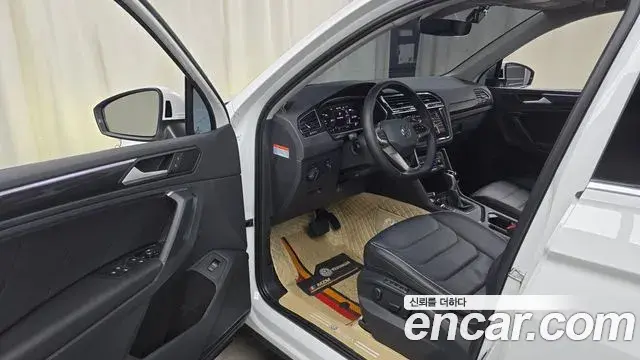 Volkswagen Tiguan 2023 — Photo 29/31