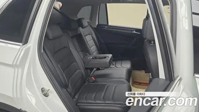Volkswagen Tiguan 2023 — Photo 12/31
