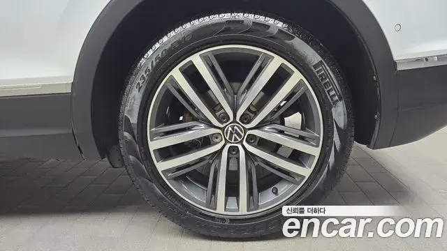 Volkswagen Tiguan 2023 — Photo 19/31