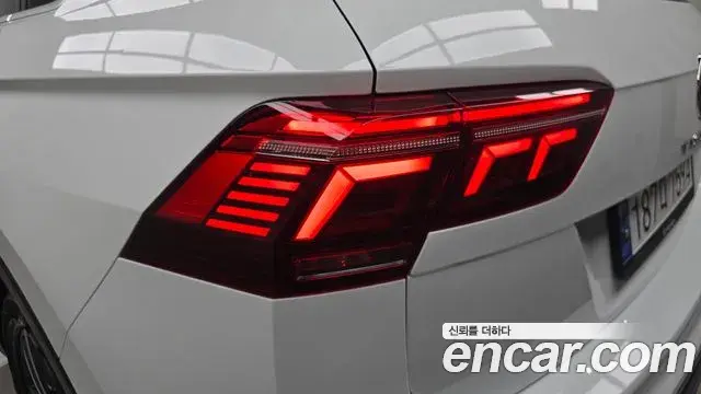 Volkswagen Tiguan 2023 — Photo 21/31