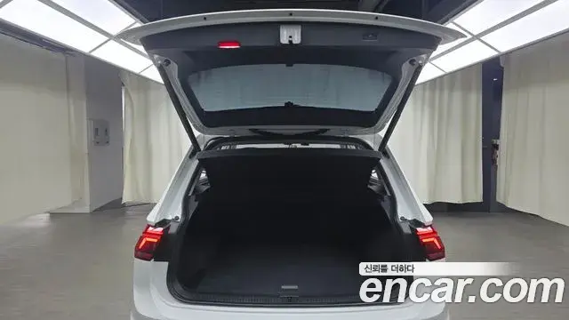 Volkswagen Tiguan 2023 — Photo 23/31