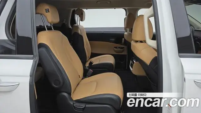 Kia Carnival 2021 — Фото 12/20