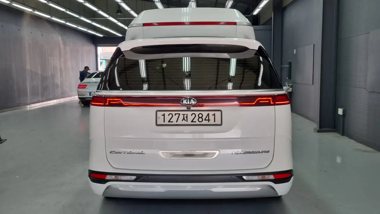 Kia Carnival 2021 — ფოტო 3/18