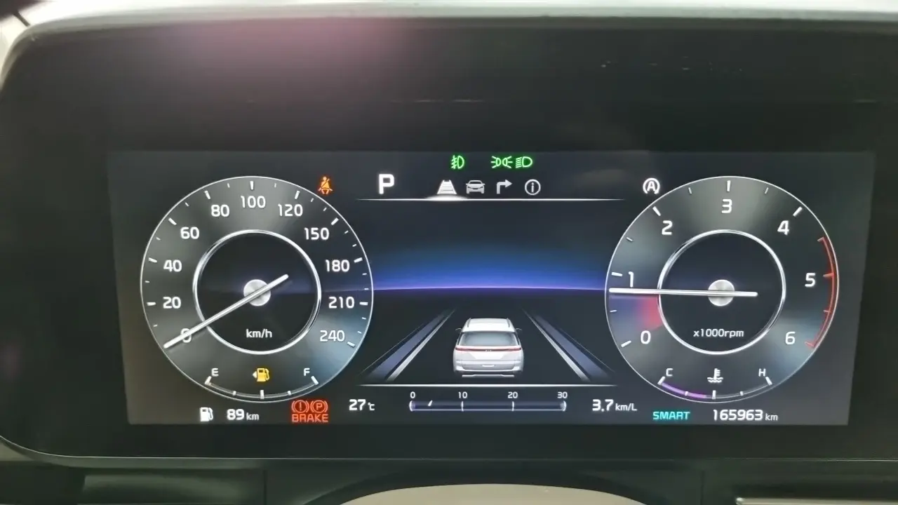 Kia Carnival 2021 — ფოტო 6/18