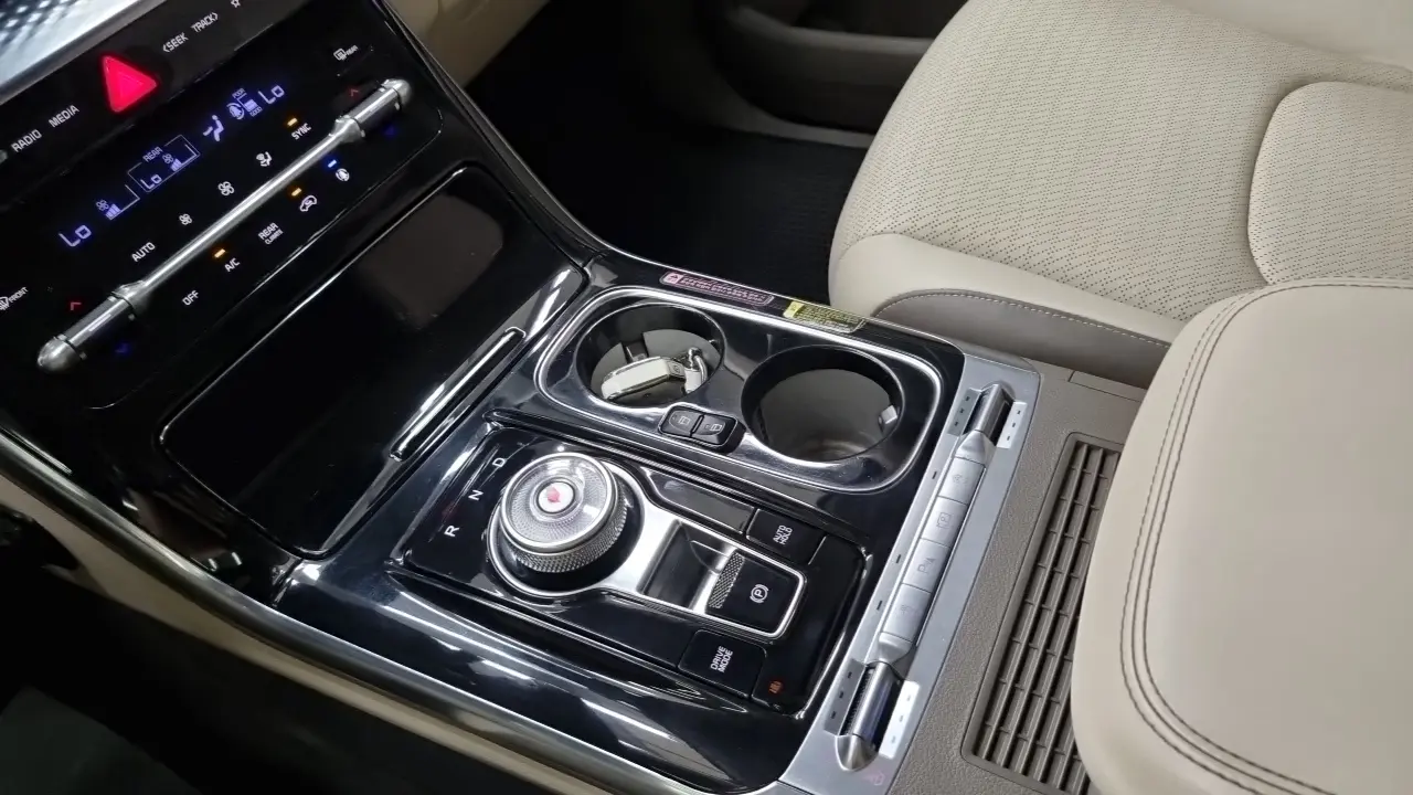 Kia Carnival 2021 — ფოტო 7/18