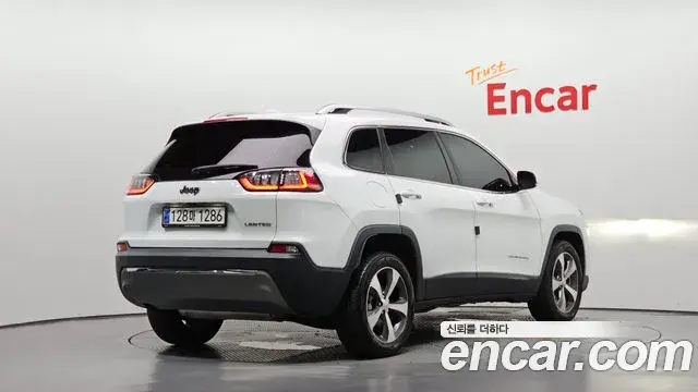 Jeep Cherokee 2020 — Фото 2/20