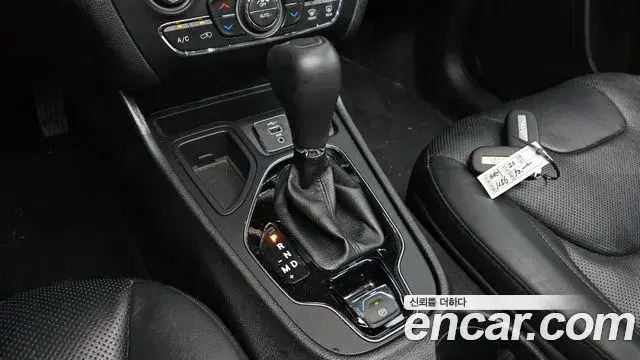 Jeep Cherokee 2020 — Фото 9/20