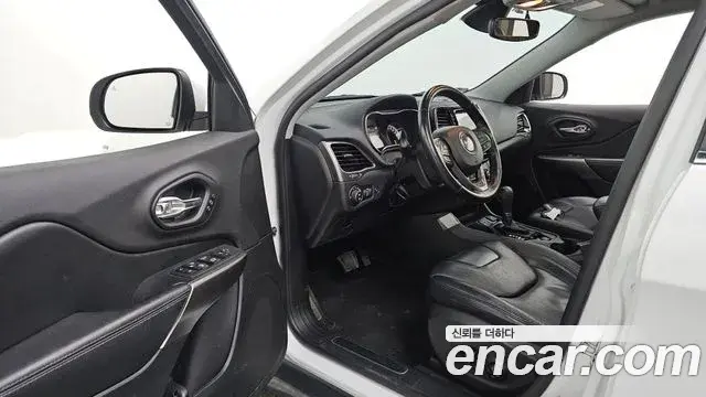 Jeep Cherokee 2020 — Фото 10/20