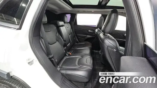 Jeep Cherokee 2020 — Фото 11/20