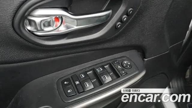 Jeep Cherokee 2020 — Фото 19/20