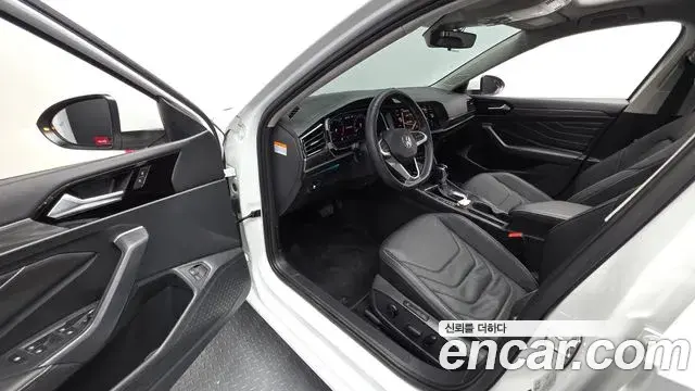 Volkswagen Jetta 2022 — Photo 30/32