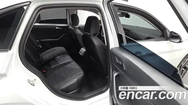 Volkswagen Jetta 2022 — Photo 21/32