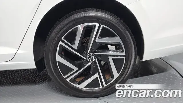 Volkswagen Jetta 2022 — Photo 12/32